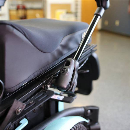 Крепление на сиденье инвалидной коляски RAM® X-Grip® для планшетов с диагональю 9–11 дюймов